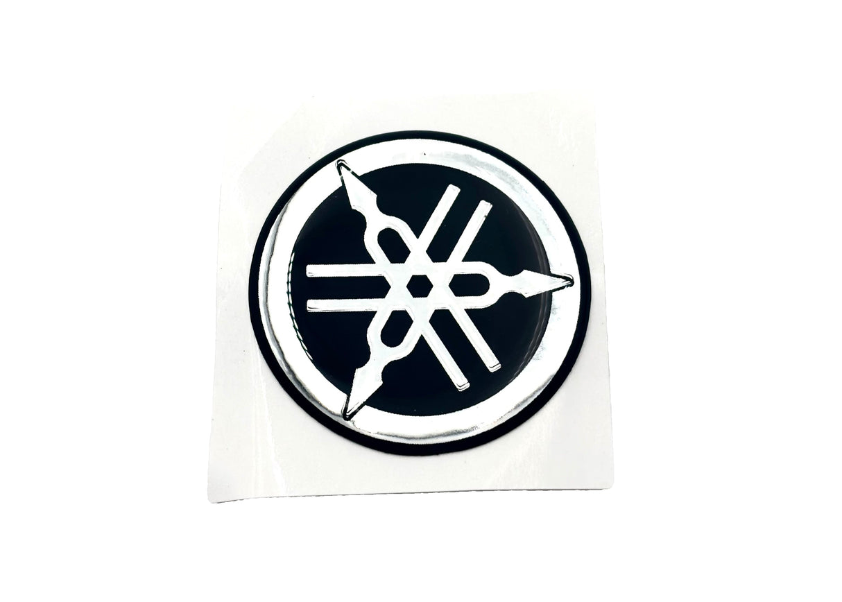 Yamaha F0C-U411H-00-00 - Emblem tuning fork